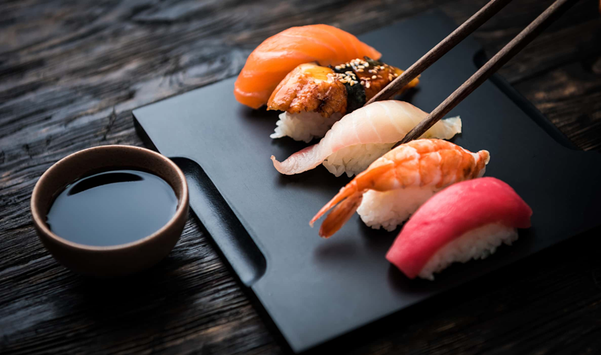 Ẩm thực Nhật Bản: Nguồn gốc & Ý nghĩa của món sushi – Biểu tượng văn hóa xứ Phù Tang