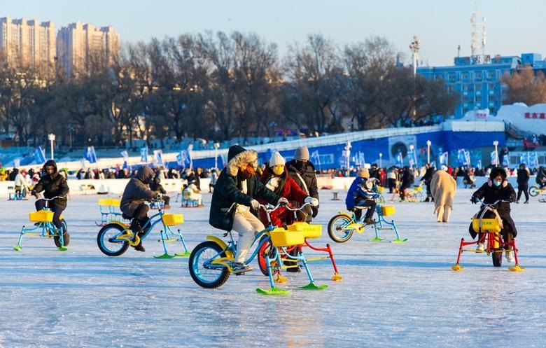 Largest outdoor ice amusement park (temporary) | Guinness World Records