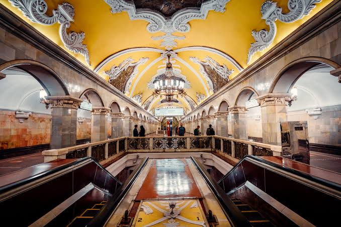 Tàu điện ngầm Moscow - Kiệt tác dưới lòng đất nước Nga