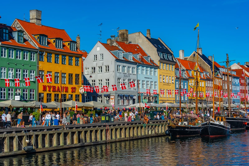 Nyhavn Copenhagen - Khu Bến Cảng Đầy Màu Sắc Tại Đan Mạch 2026