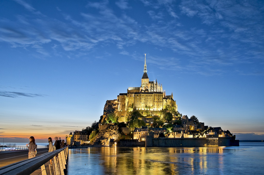 Mont Saint-Michel Pháp - Hòn đảo thủy triều kỳ ảo nhất Châu Âu 2026 