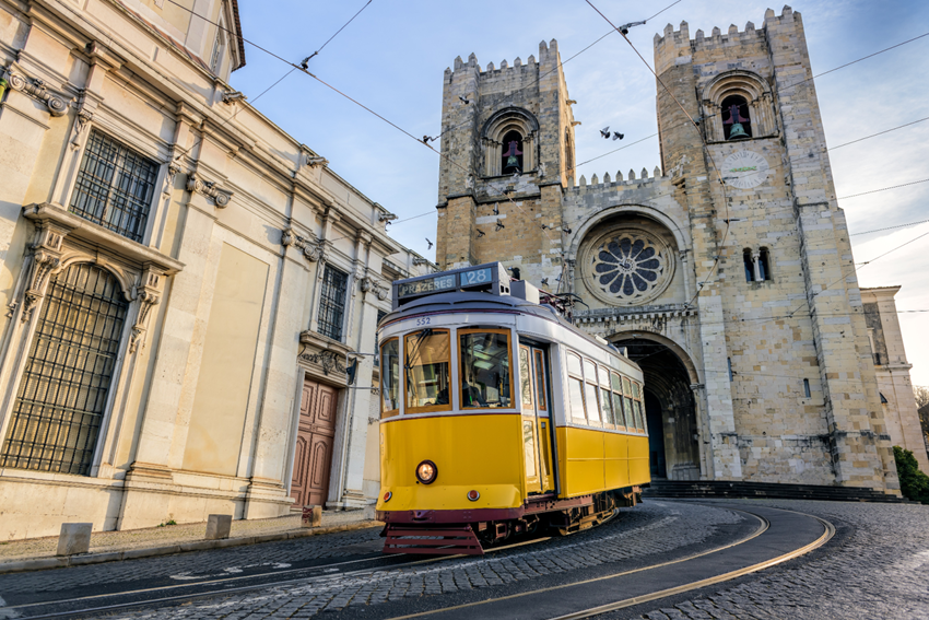 Xe điện 28 Lisbon có đáng đi khi quá đông khách? 