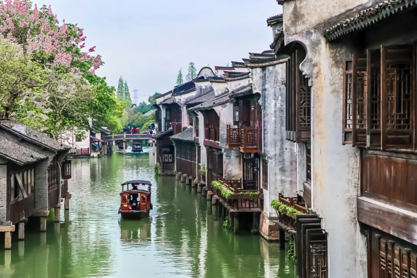 Đông Sách hay Tây Sách: Nên ở đâu khi du lịch Ô Trấn? 