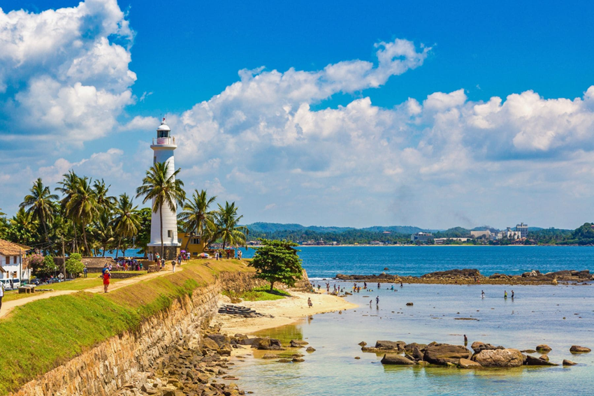 Galle Fort có gì? 7 gợi ý đi bộ giữa phố cổ và tường thành