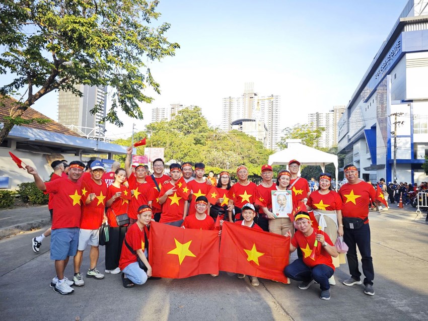 Mừng Đoàn Cổ Vũ Đội Tuyển Quốc Gia Việt Nam Tham Dự Chung Kết Asean Cup 2024