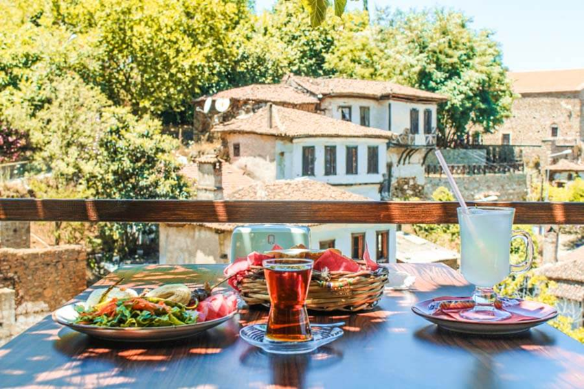 Du lịch Thổ Nhĩ Kỳ 2025 - Khám phá vẻ đẹp yên bình của làng cổ Sirince