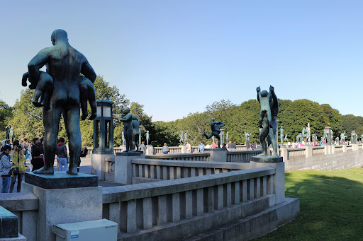 Vườn Tượng Vigeland – Khám Phá Tuyệt Tác Điêu Khắc Giữa Lòng Oslo