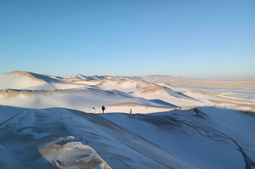 Gobi mùa đông – Khi sa mạc phủ tuyết trắng và thiên nhiên tĩnh lặng đến lạ