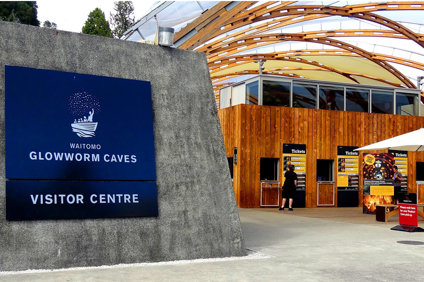 Hang động phát sáng Waitomo Glowworm Caves - Khám phá vẻ đẹp kỳ diệu tự nhiên tại New Zealand 2025