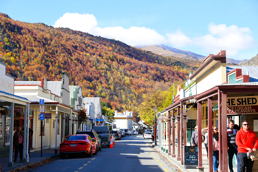 Thị trấn Arrow Queenstown – Check-in phố cổ & quán cà phê bên suối đẹp nhất New Zealand 2025